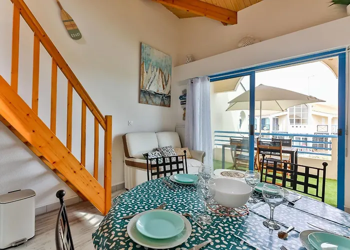 Un Balcon A La - Vue Sur